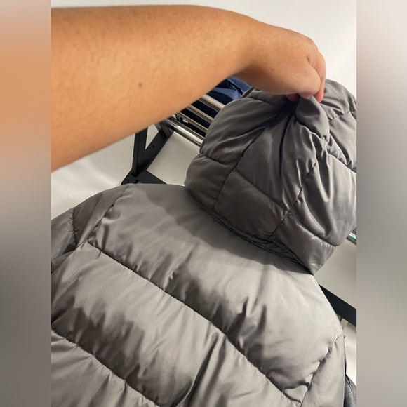 Gap boy size medium (8-9) puffer jacket color gray - Picture 8 of 9